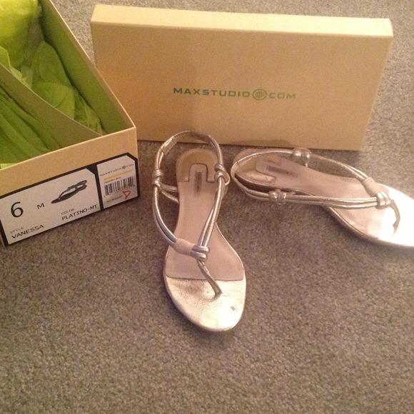 Max studio gold sandals - Picture 1 of 4