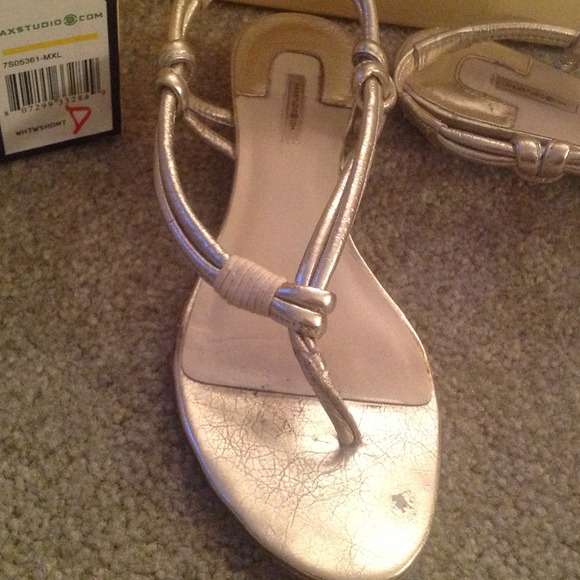 Max studio gold sandals - Picture 2 of 4