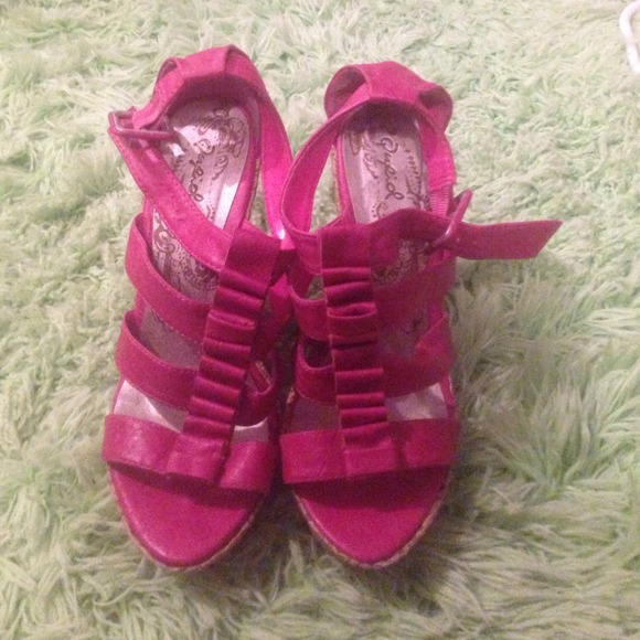 Pink wedges