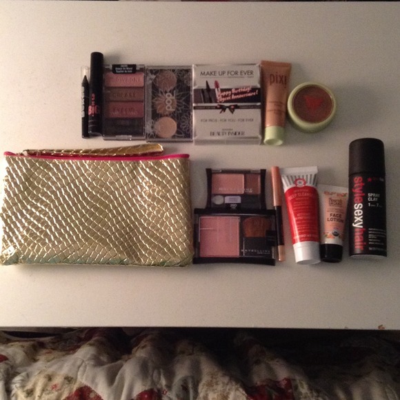 Bundle makeup items