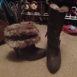 Brown/grey healed boots