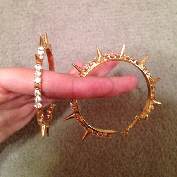 ACCESSORIES BUNDLE!!😍 - Picture 2 of 4