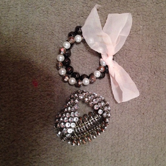 ACCESSORIES BUNDLE!!😍 - Picture 3 of 4