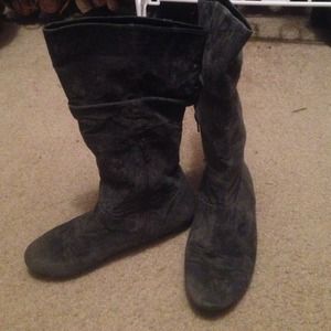 Dark grey swayed boots