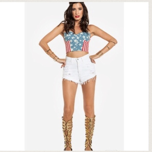 High waisted white shorts 💕