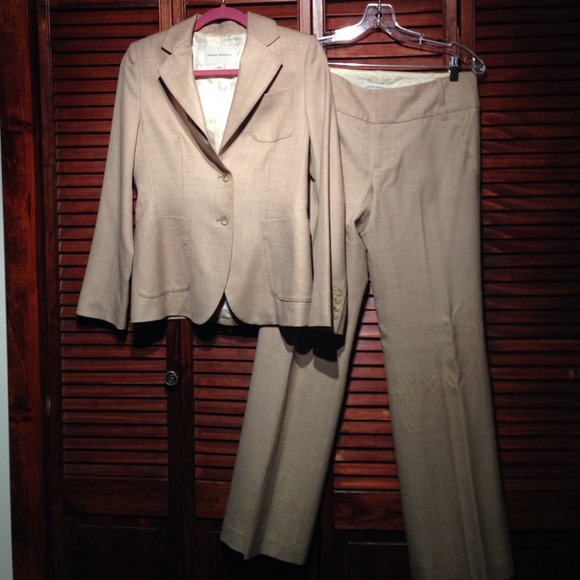 Light tan Banana Republic Pant suit. - Picture 1 of 4
