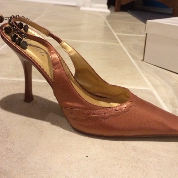 BCBG metallic coral slingbacks - Picture 1 of 3