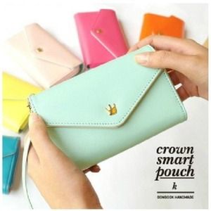 Mint iPhone/galaxy wristlet wallet