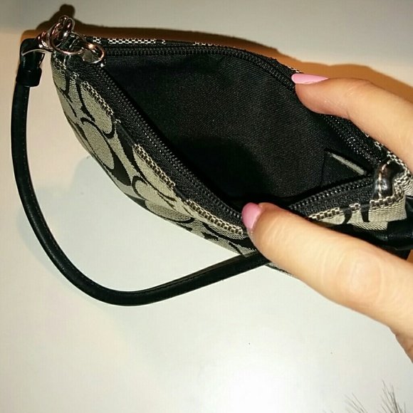 Coach wristlet - Picture 2 of 4