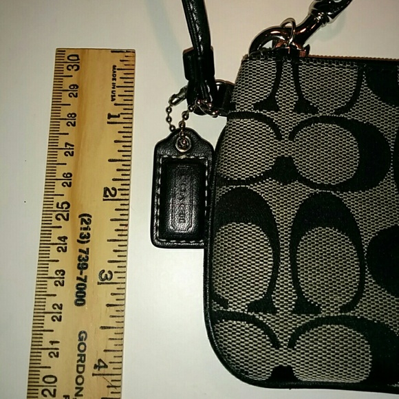 Coach wristlet - Picture 4 of 4