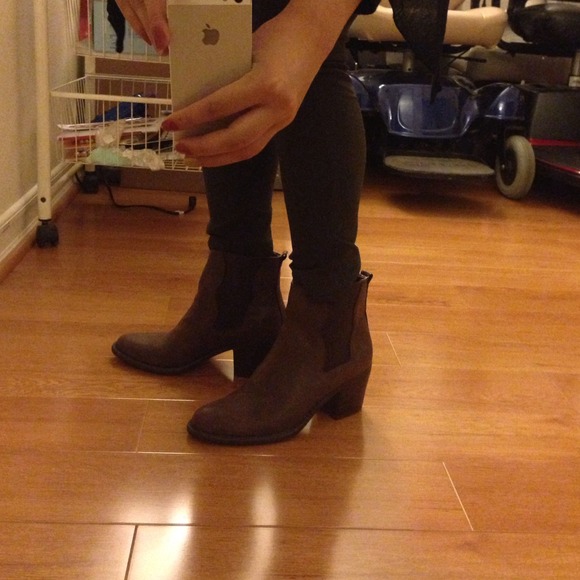 Ankle booties - Picture 3 of 3