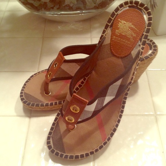Burberry sandal (authentic)