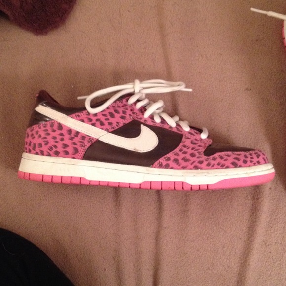 Pink and brown nikes - Picture 2 of 2