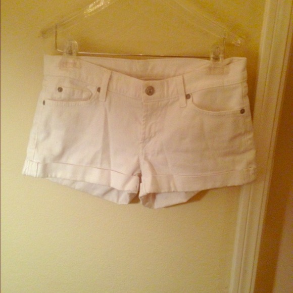 7 for all mankind shorts! White size 28😁