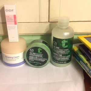 Bundle trade: Skin clearing skin care &necklace