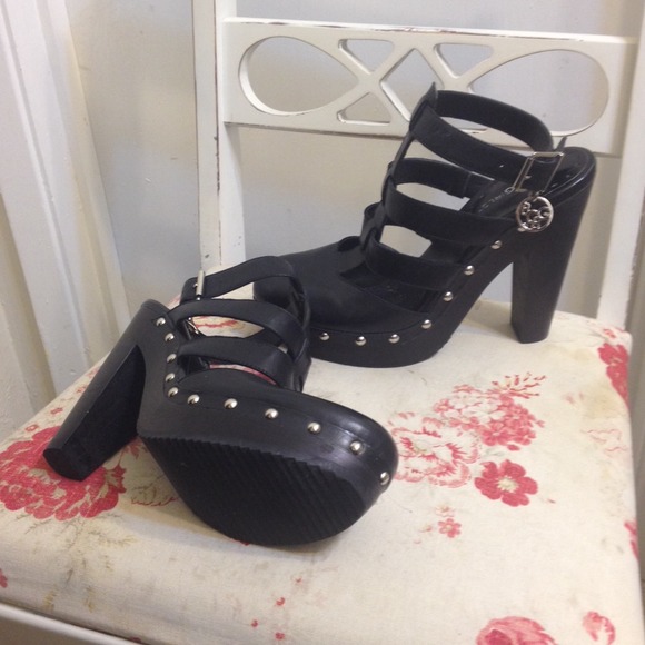 Black Heels(BCBG)