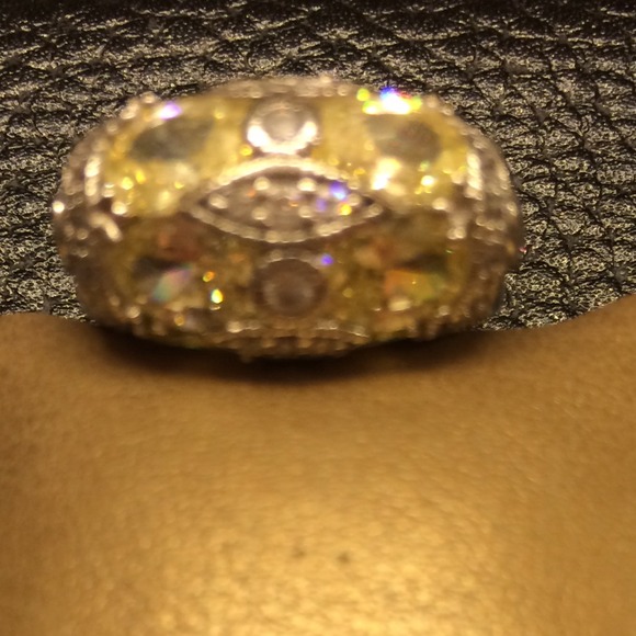 Sold in. Bundle 💍 Yellow and white cubic ring 💍
