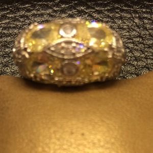 Sold in. Bundle 💍 Yellow and white cubic ring 💍