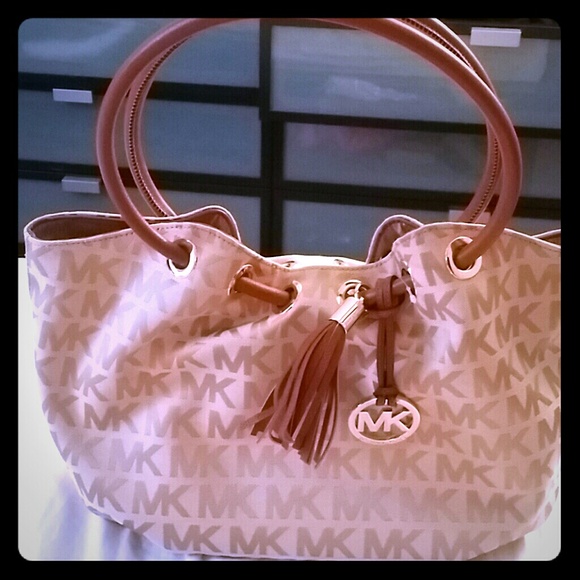 Authentic Michael Kors Ring tote