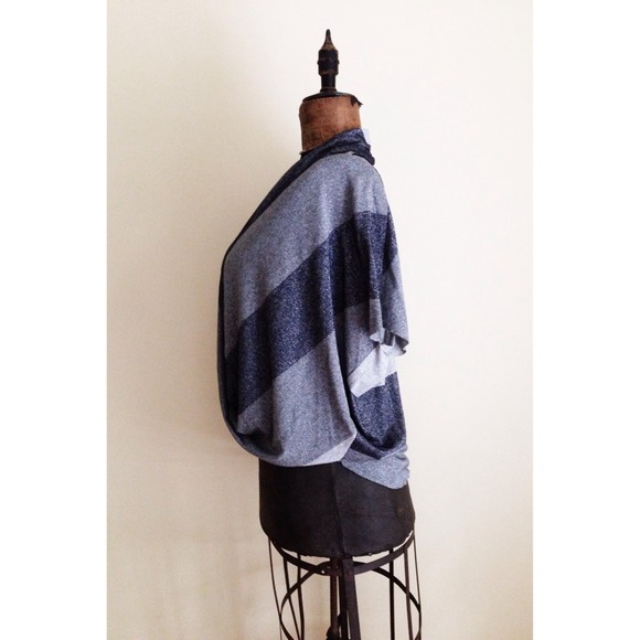 ♥️SOLD Bailey 44 shimmery dolman blouse - Picture 3 of 3