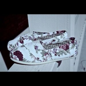 Floral Print TOMS