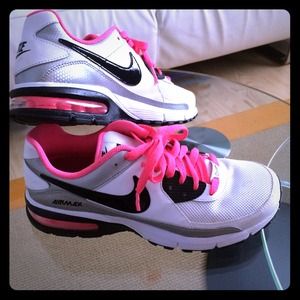 Size 8 nike air max sneakers