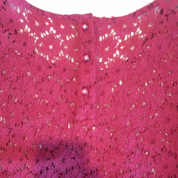 Red flower design top - Picture 3 of 4