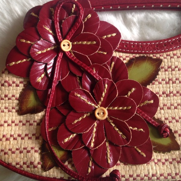 Isabella Fiore red woven clutch - Picture 2 of 4