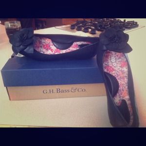 BORN- BLACK LEATHER WITH CLASSY AND CUTE FLOWER!