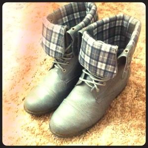 Grey boots