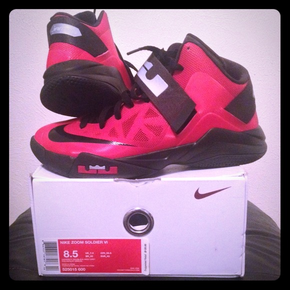 💯Authentic Nike Zoom Soldier VI