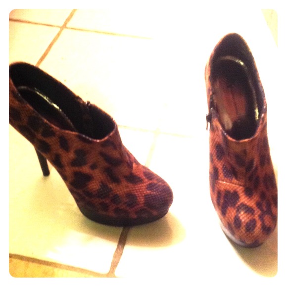 Brand new leopard booties size 8.5 French connect