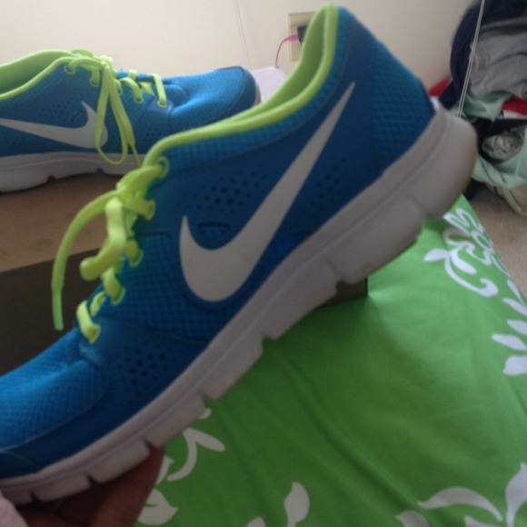 Shoes - Picture 2 of 4