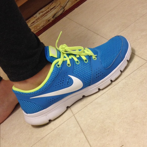 Shoes - Picture 4 of 4