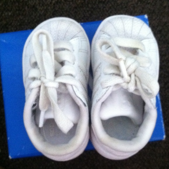 Adidas Sneakers