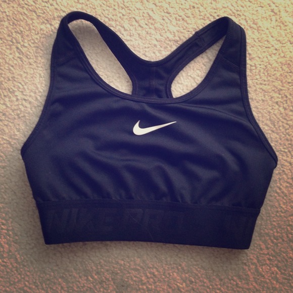 Black nike pro sports bra
