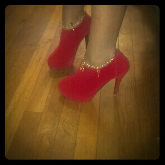 Gorgeous , sexy red booties w/ ankle bracelets ..!