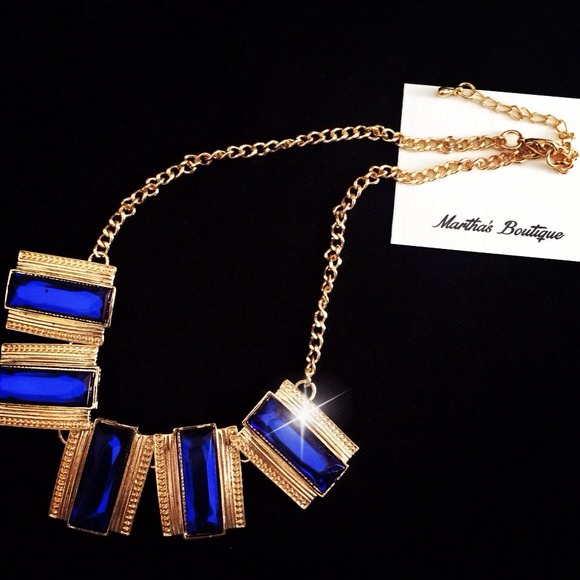 🚫BUNDLE🚫 necklace, earrings, & phone stand