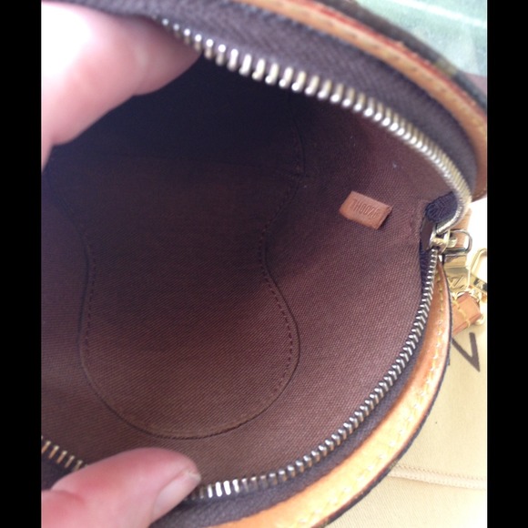 🍄Louis Vuitton🍄SOLD - Picture 2 of 4