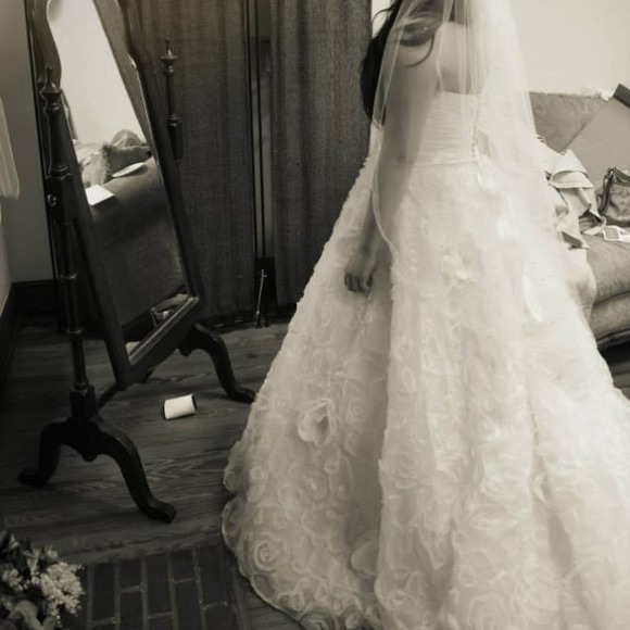 Stunning Boutique Wedding dress!👰🏻 - Picture 2 of 4