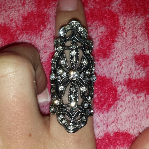 Women's fashion ring