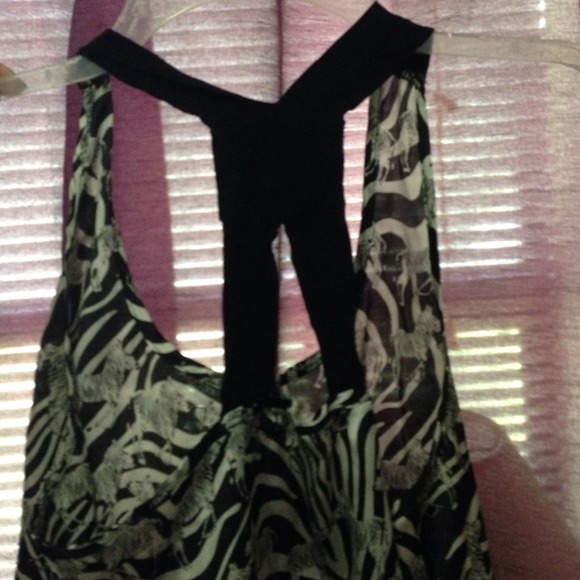 Black and white zebra tank - Picture 2 of 2