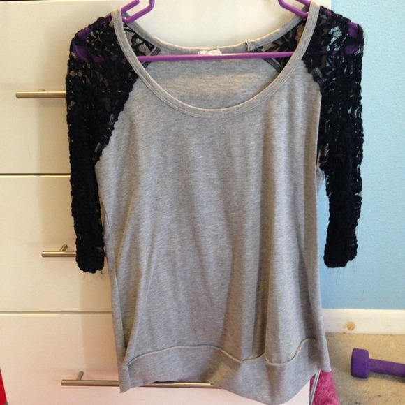 Black and gray lace baseball tee
