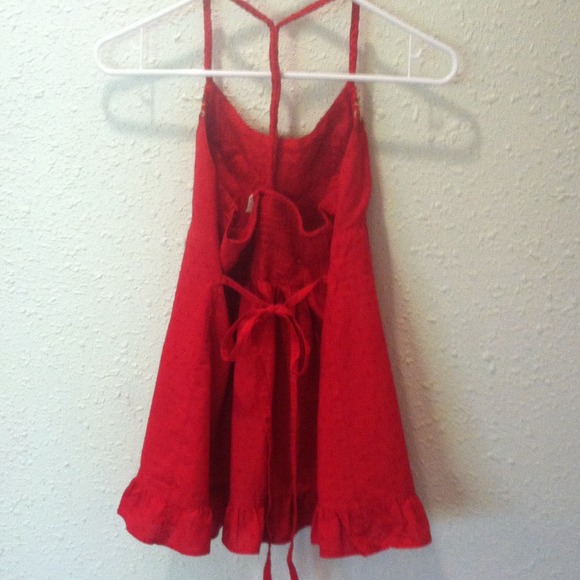 Bright red sexy halter! - Picture 3 of 4