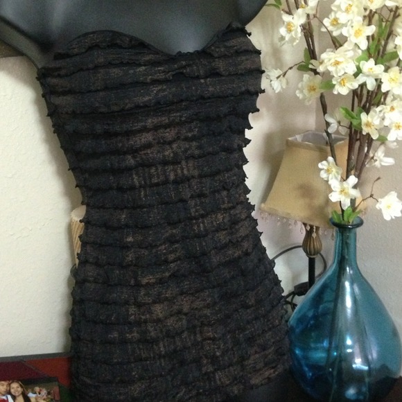 💖 Black & copper ruffle tube top 🌺