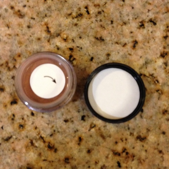 SOLD Bare minerals exotic Laura eye shadow - Picture 3 of 3