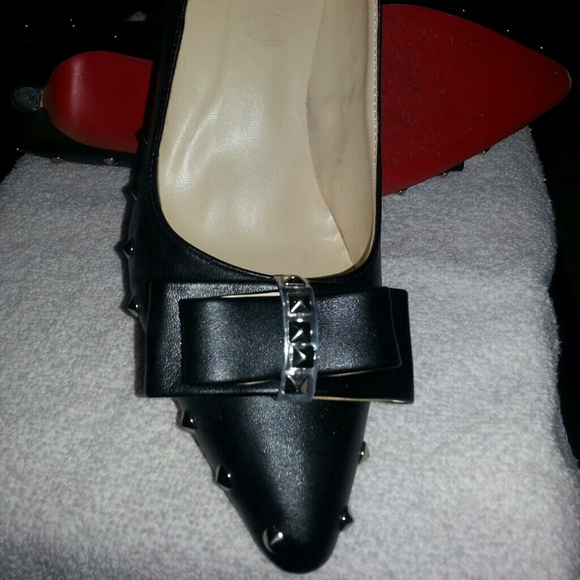 Black sliver studded pumps