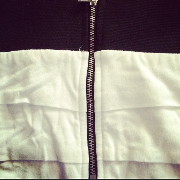 Express black and white skirt - Picture 3 of 4