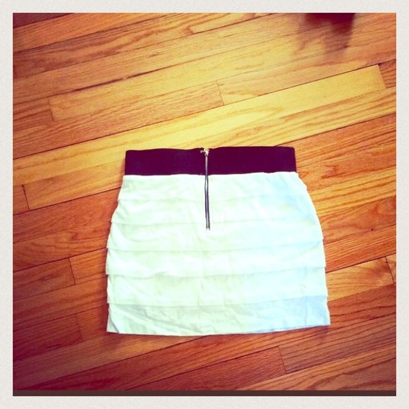 Express black and white skirt - Picture 4 of 4