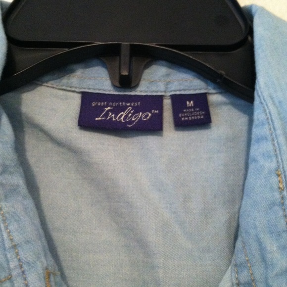 Denim Button Up🌺 - Picture 2 of 4